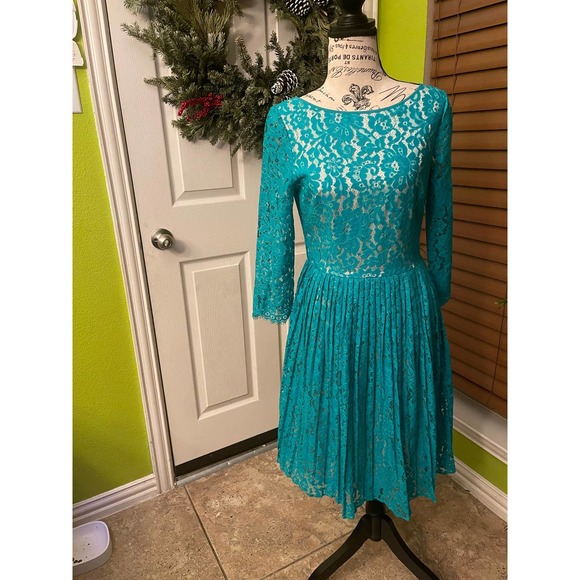 Eliza’s Lace Green knee-length dress, size 4 - Picture 1 of 4